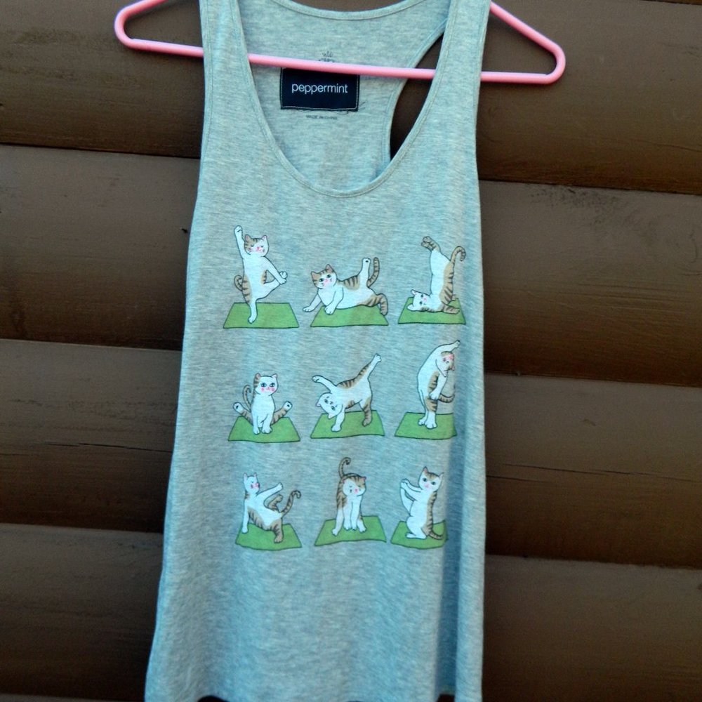 Peppermint Cats Doing Yoga Tee Shirt Size L